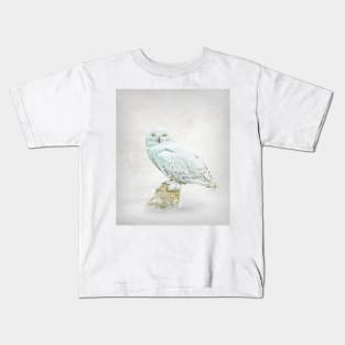 Snowy owl portrait Kids T-Shirt